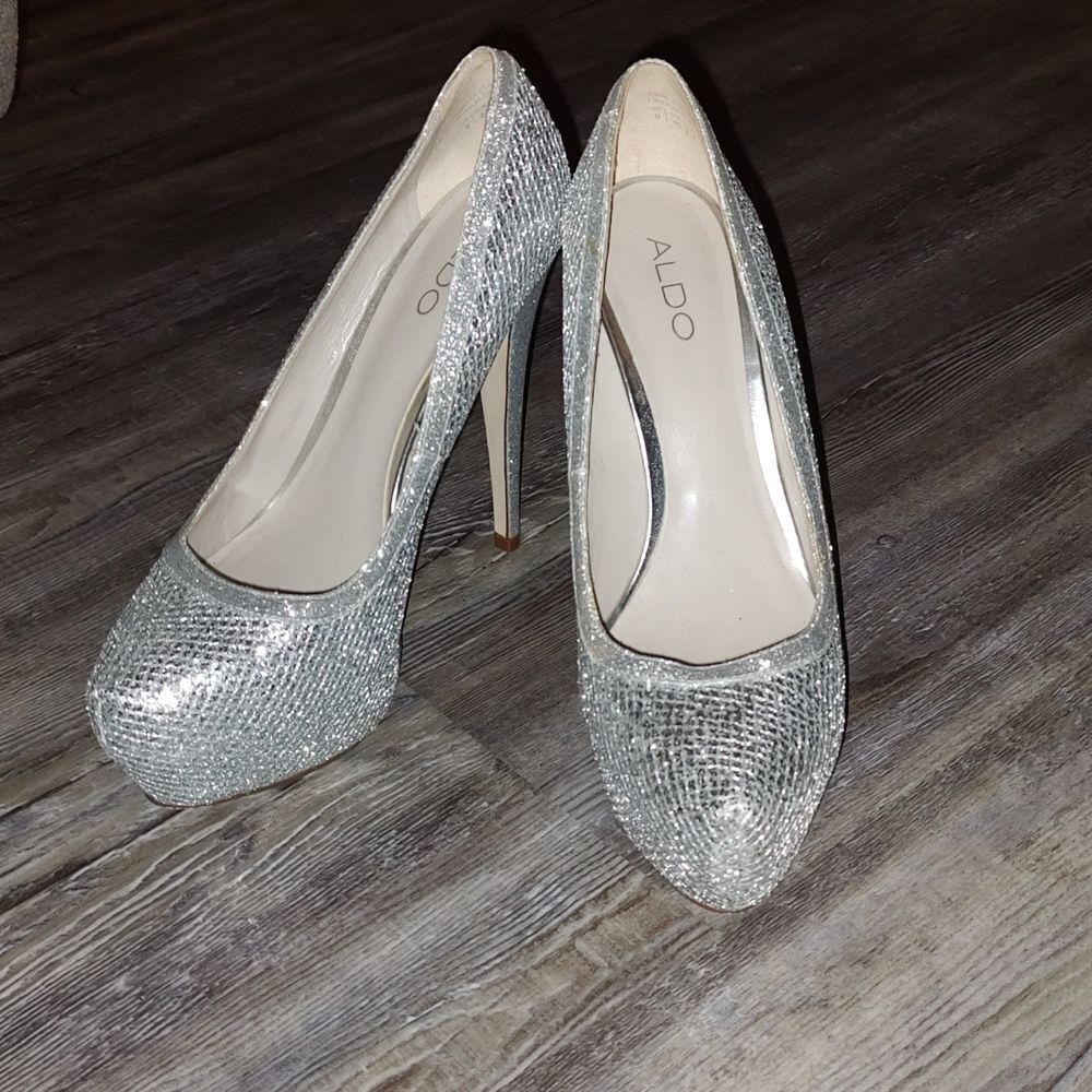 Aldo silver glimmering holiday  Christmas party sexy platform heels Sz 9